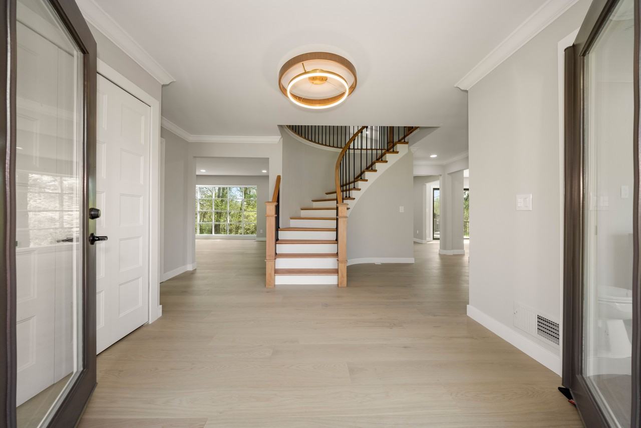 5240 Clarendon Crest Street - Photo 5 of 18