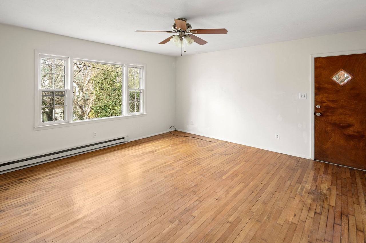 8 Golf St #B - Photo 3 of 12