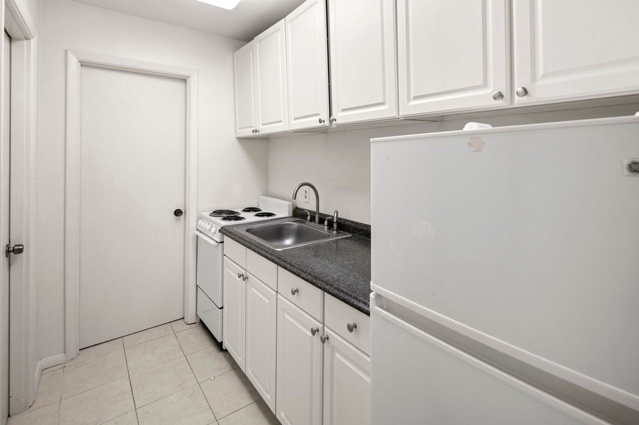 8 Golf St #B - Photo 7 of 12