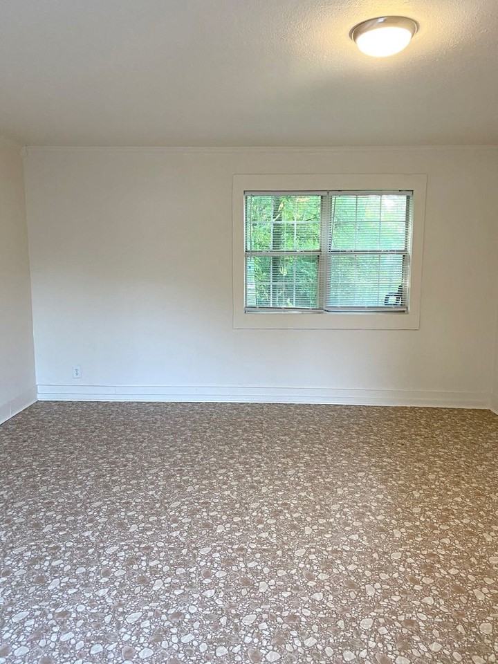 2046 Grand St - Photo 2 of 7