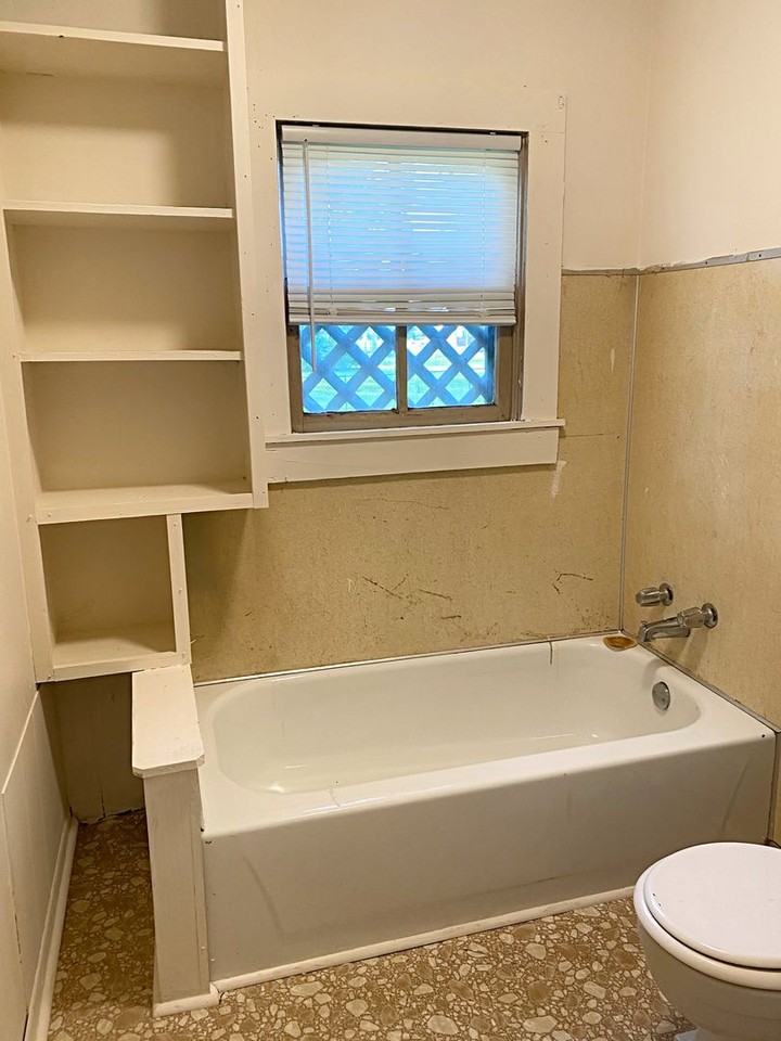 2046 Grand St - Photo 7 of 7