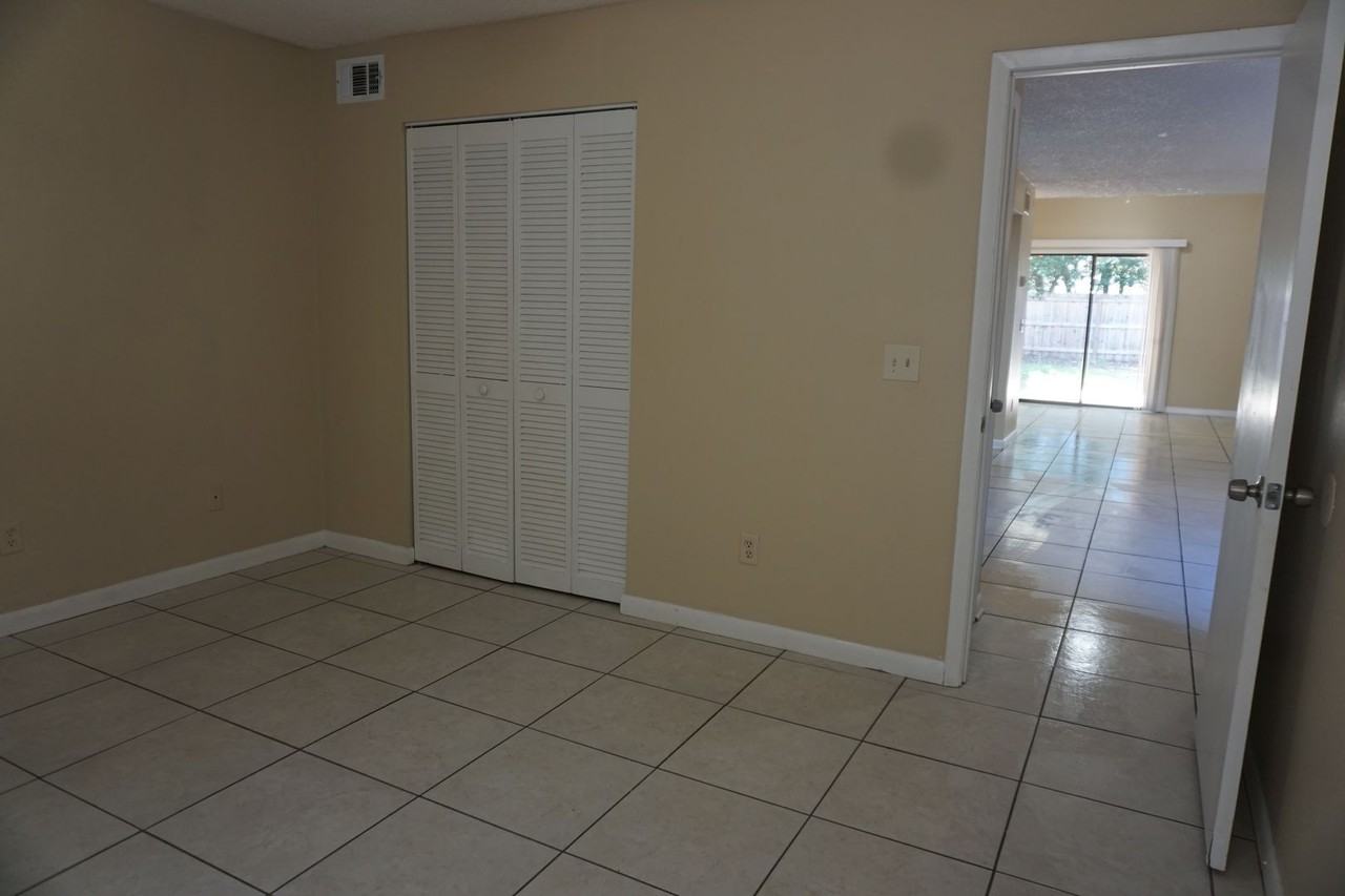 8570 Colony Pine Cir W - Photo 7 of 16