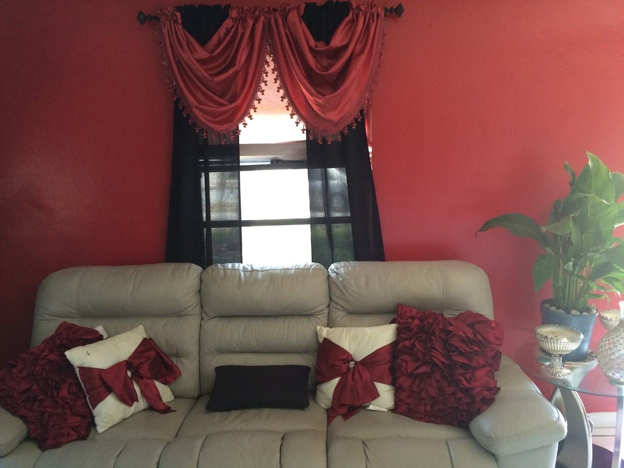 1425 Nw 6th Ave - Photo 3 of 7