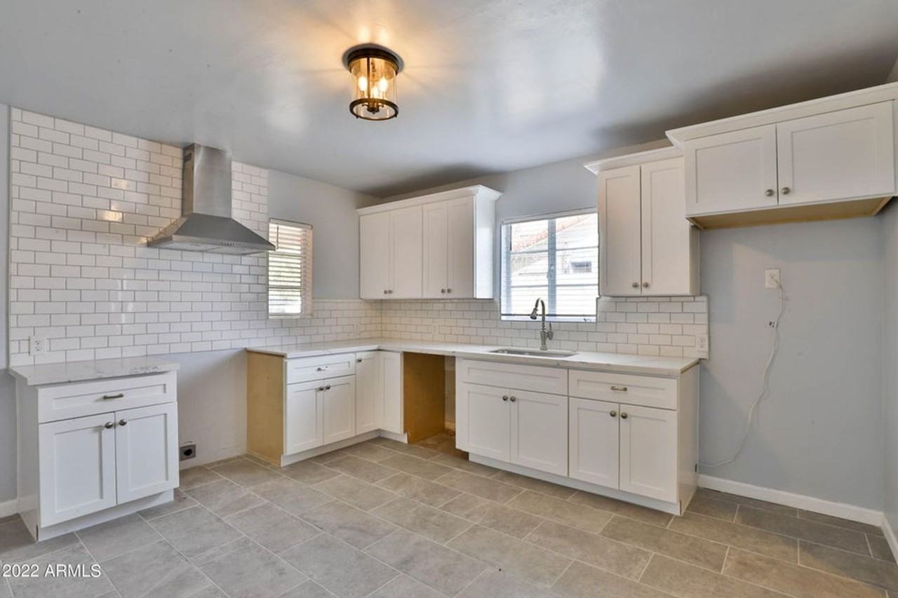 345 W Windsor Ave - Photo 4 of 13