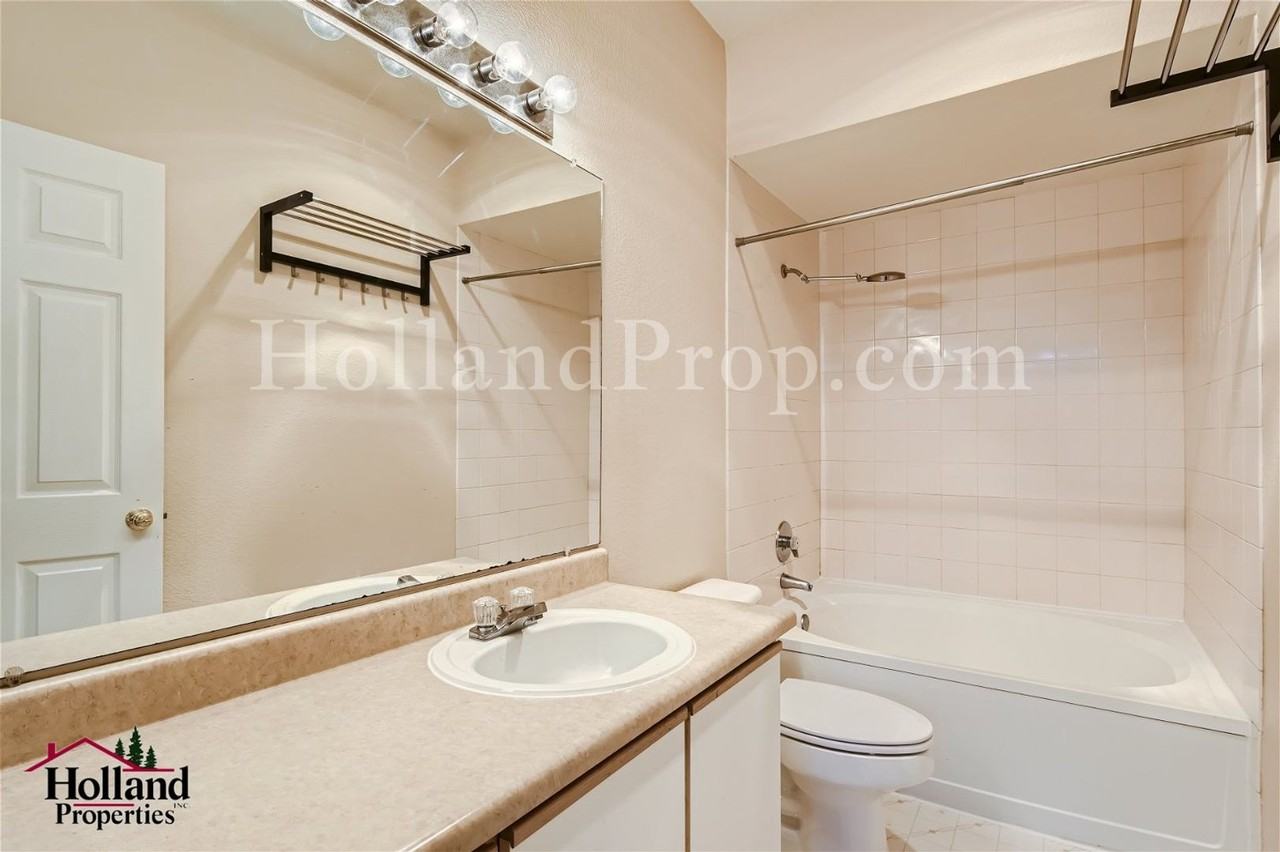 1231 Ne Horizon Loop - Photo 6 of 12