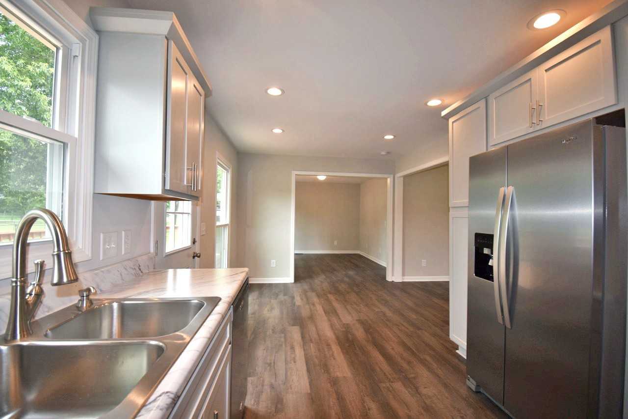 1033 Gary Ct - Photo 7 of 24