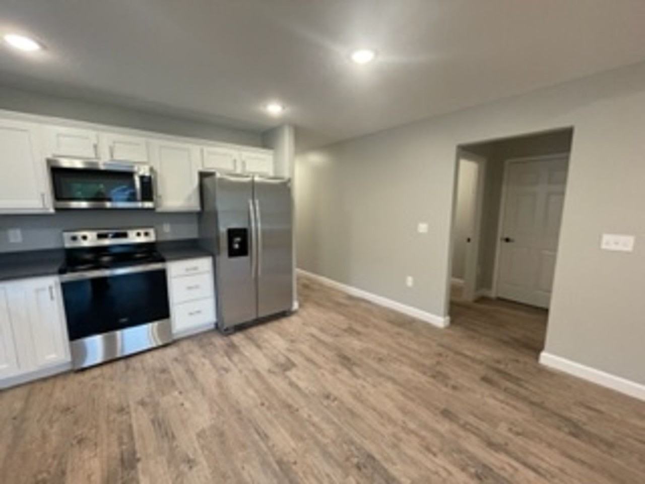 1611 Hill Valley Dr - Photo 3 of 16