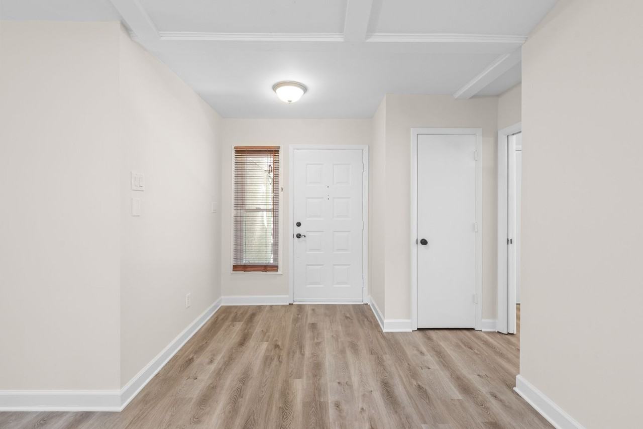 827 Ingraham Pl - Photo 3 of 27