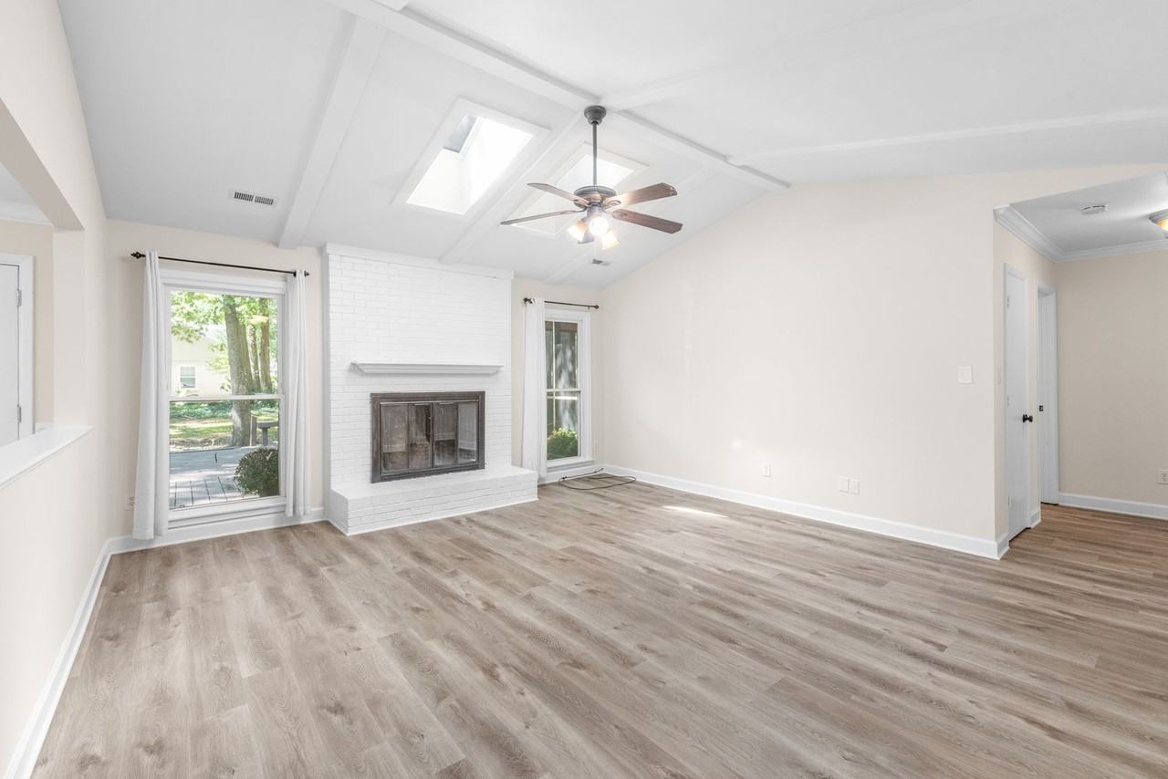 827 Ingraham Pl - Photo 4 of 27