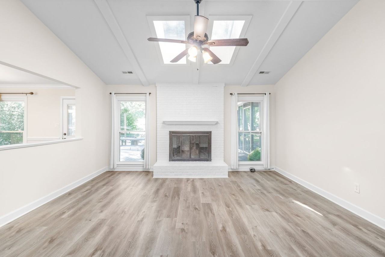 827 Ingraham Pl - Photo 5 of 27