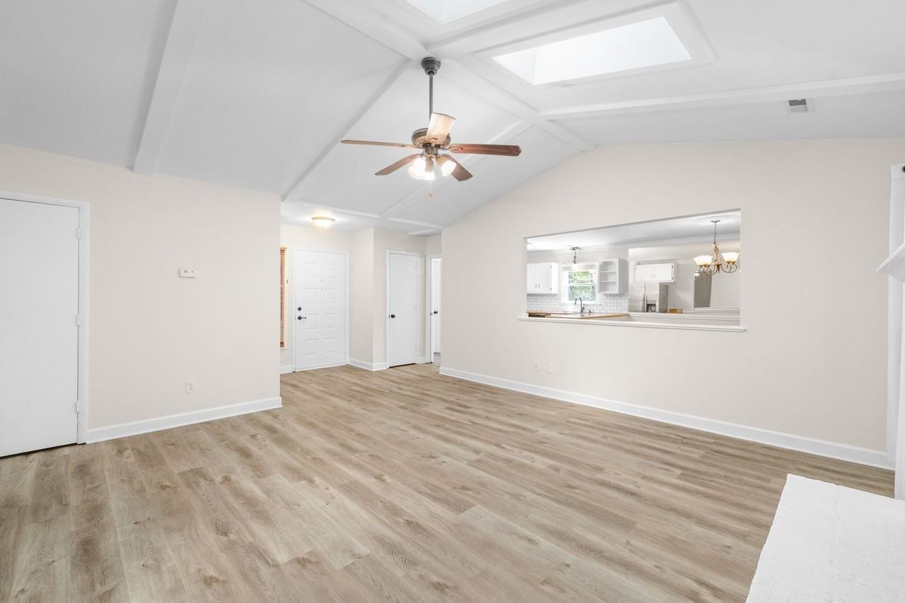 827 Ingraham Pl - Photo 6 of 27