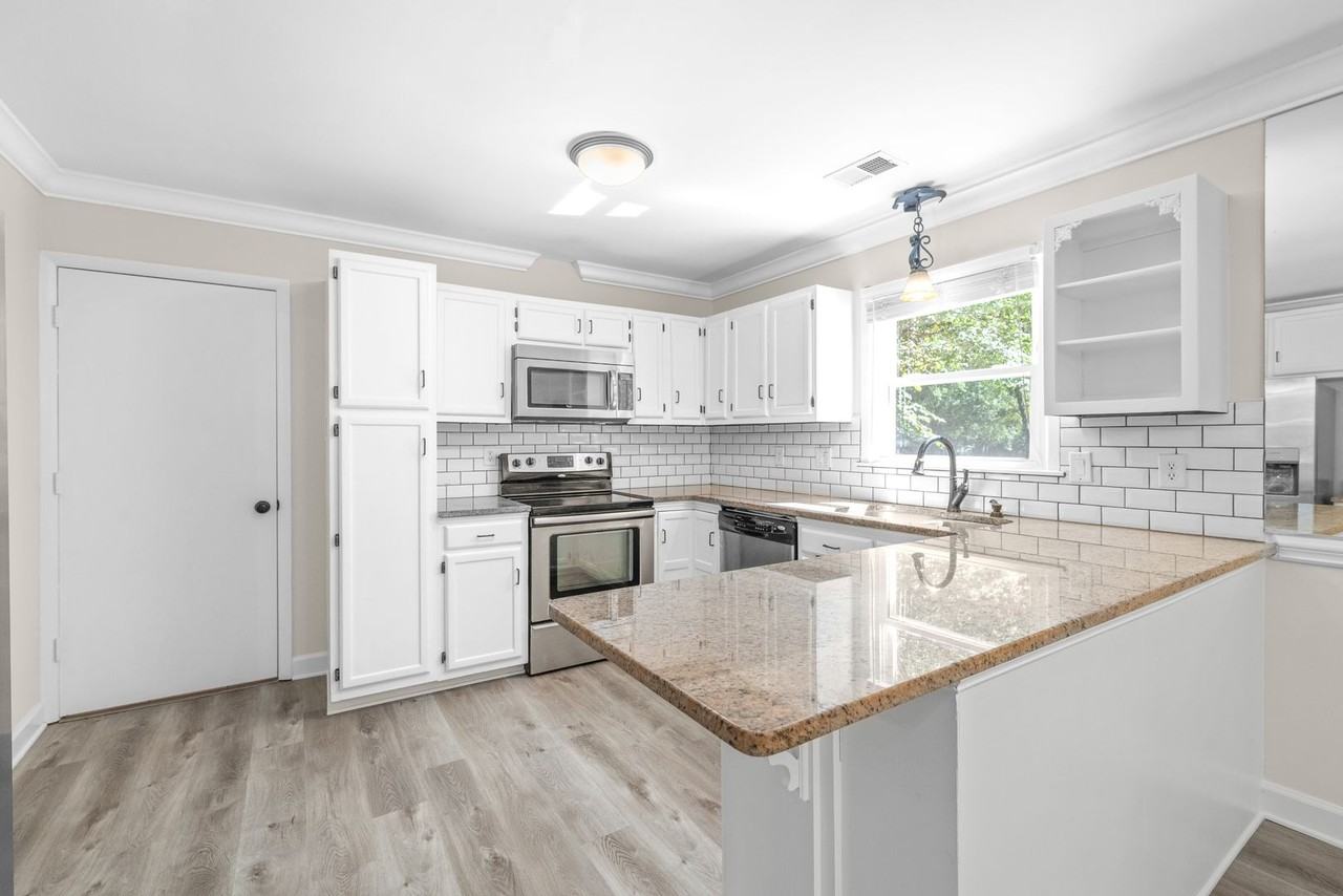 827 Ingraham Pl - Photo 7 of 27