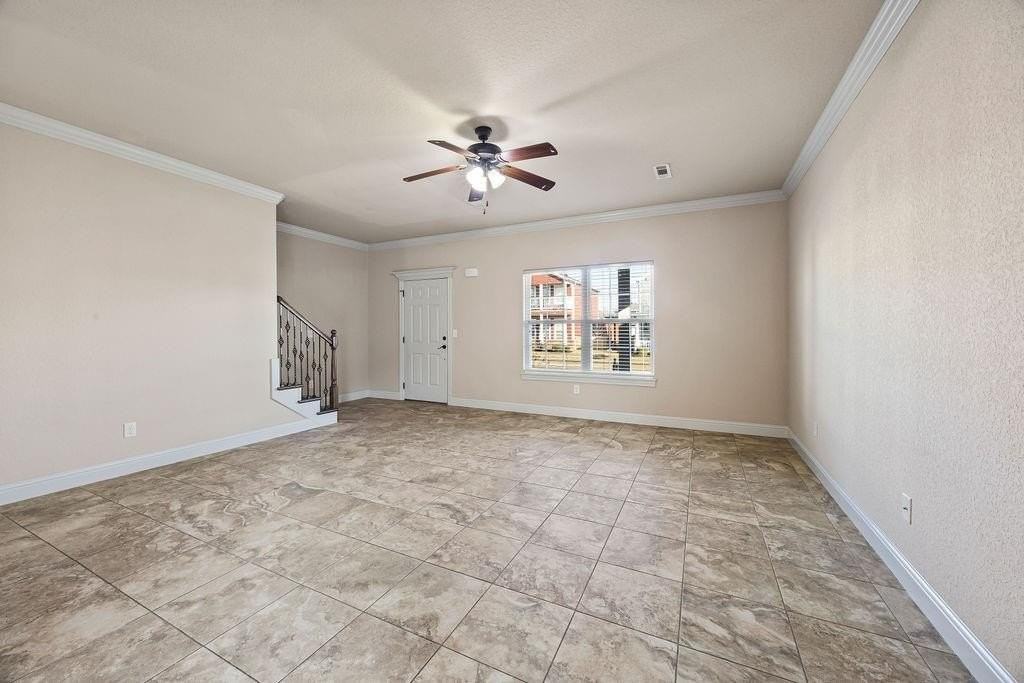 547 N Longfellow Ln - Photo 4 of 22