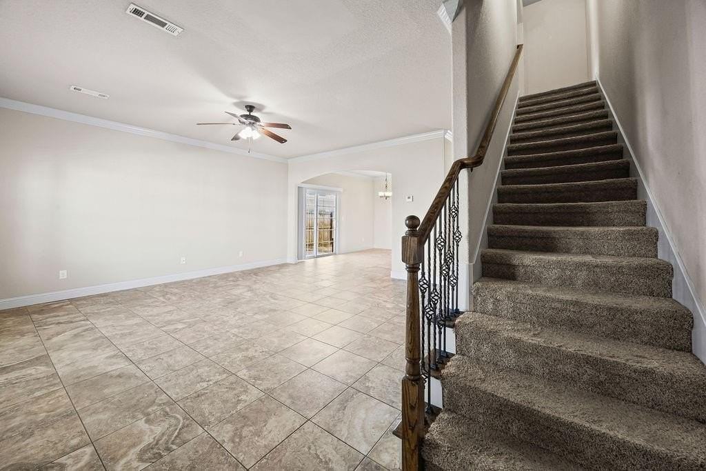 547 N Longfellow Ln - Photo 5 of 22