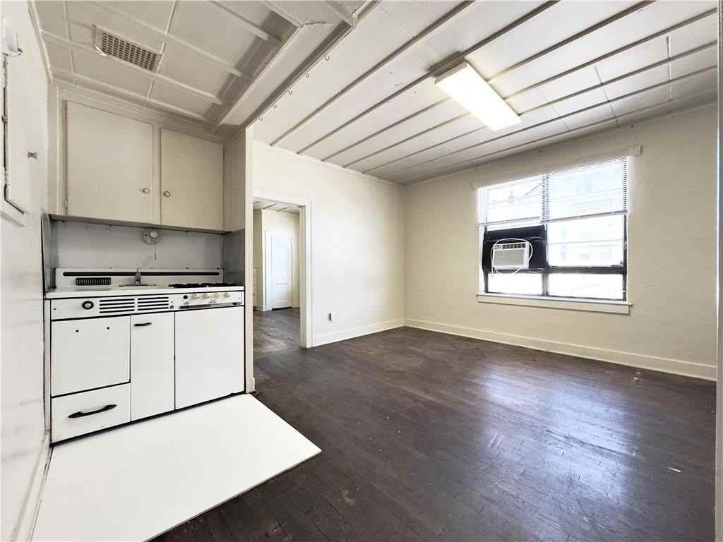 645 W Dickson St #9 - Photo 3 of 6