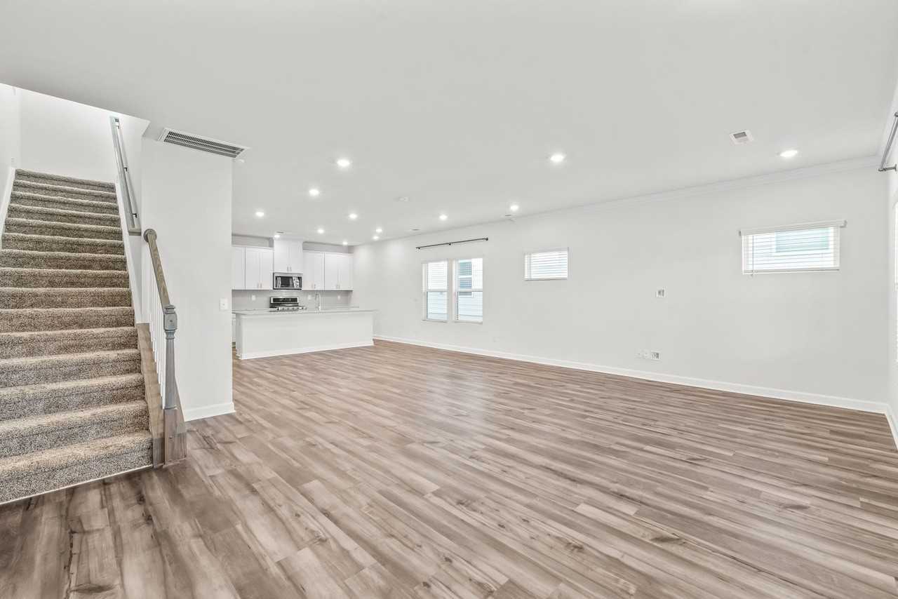 4059 Armstrong Farm Dr - Photo 4 of 33