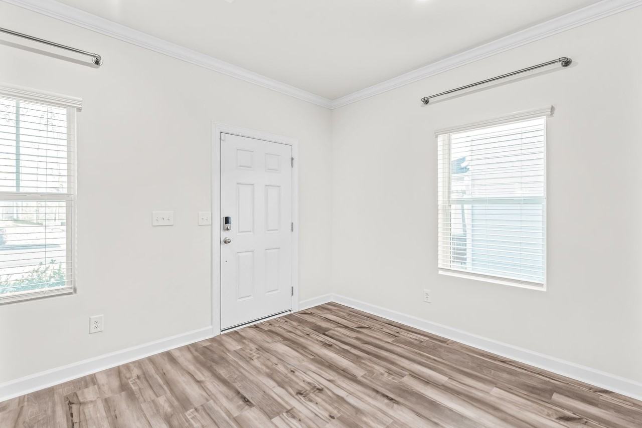 4059 Armstrong Farm Dr - Photo 5 of 33