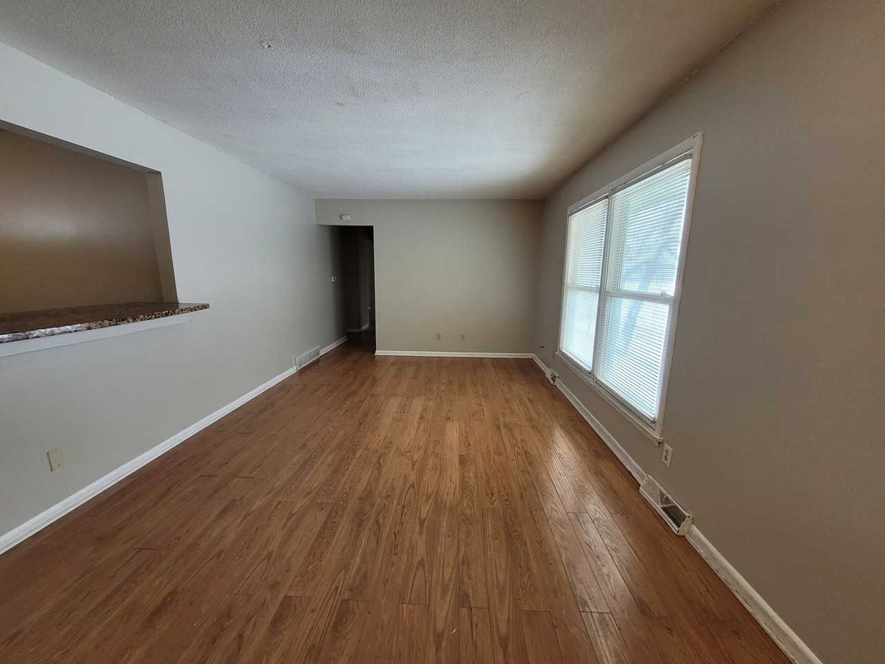 1101 Jefferson Ave - Photo 3 of 17