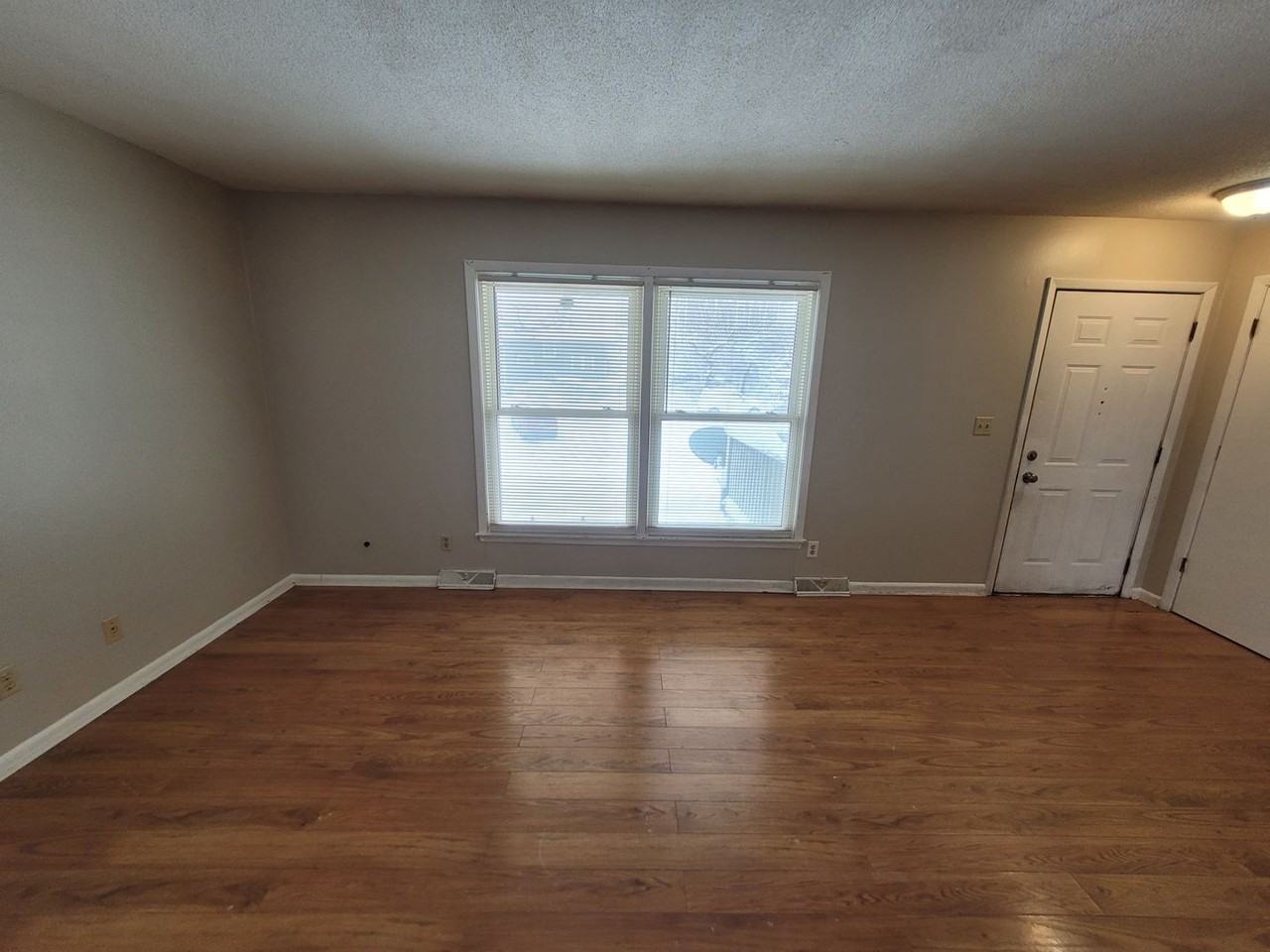 1101 Jefferson Ave - Photo 4 of 17