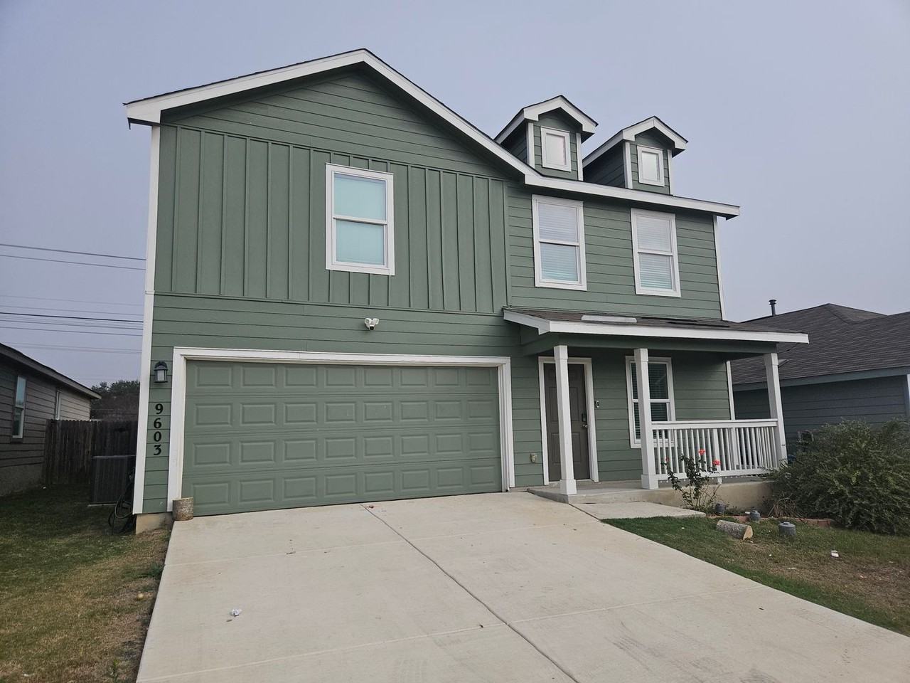 9603 Strand Ct - Photo 2 of 33