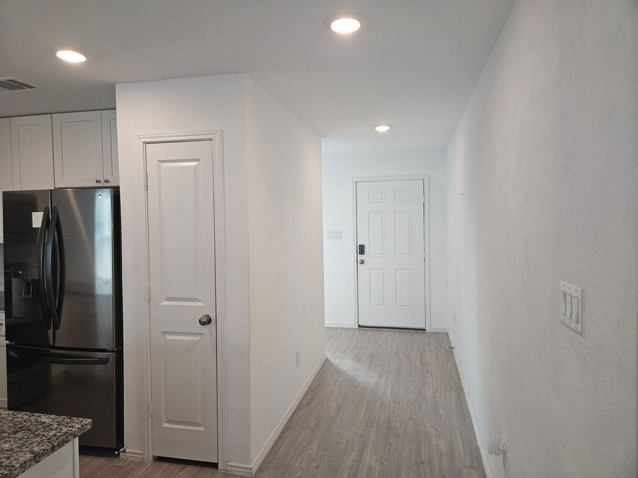 9603 Strand Ct - Photo 4 of 33