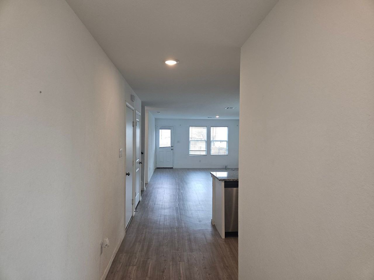 9603 Strand Ct - Photo 5 of 33