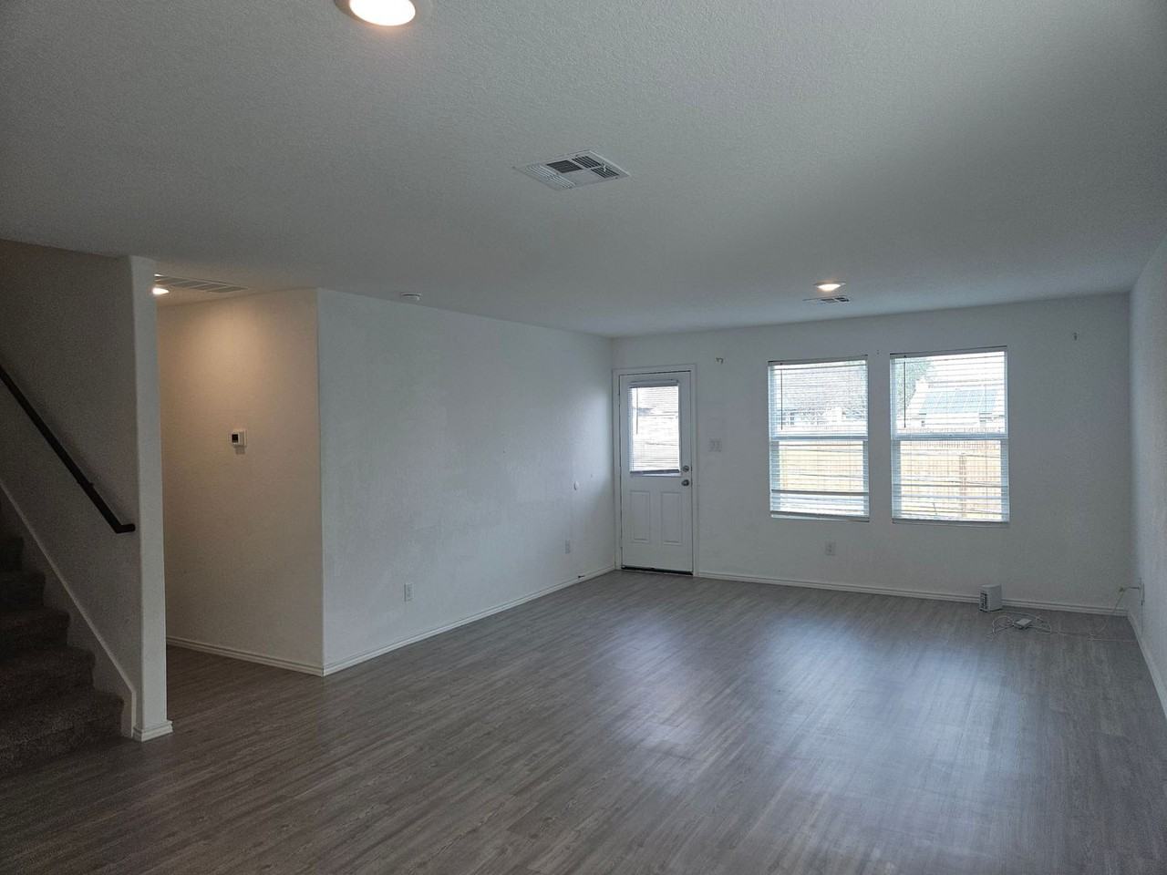 9603 Strand Ct - Photo 7 of 33