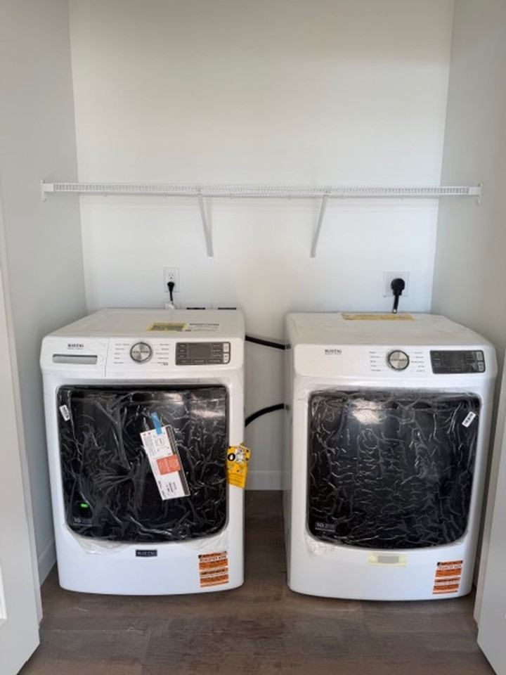 Brand New - Photo 6 of 25