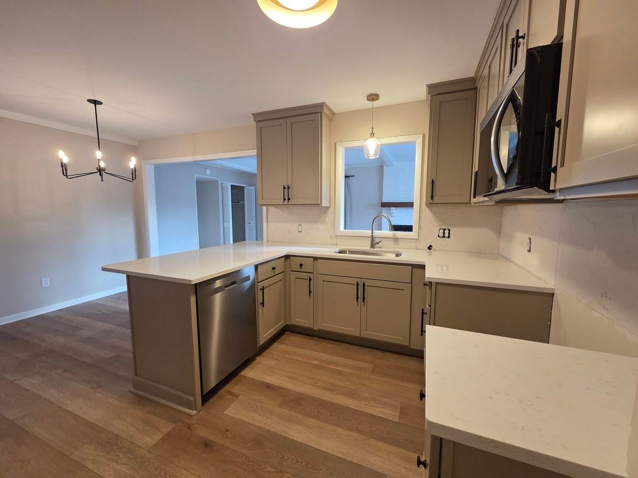 872 Orlando Ave Se - Photo 6 of 46