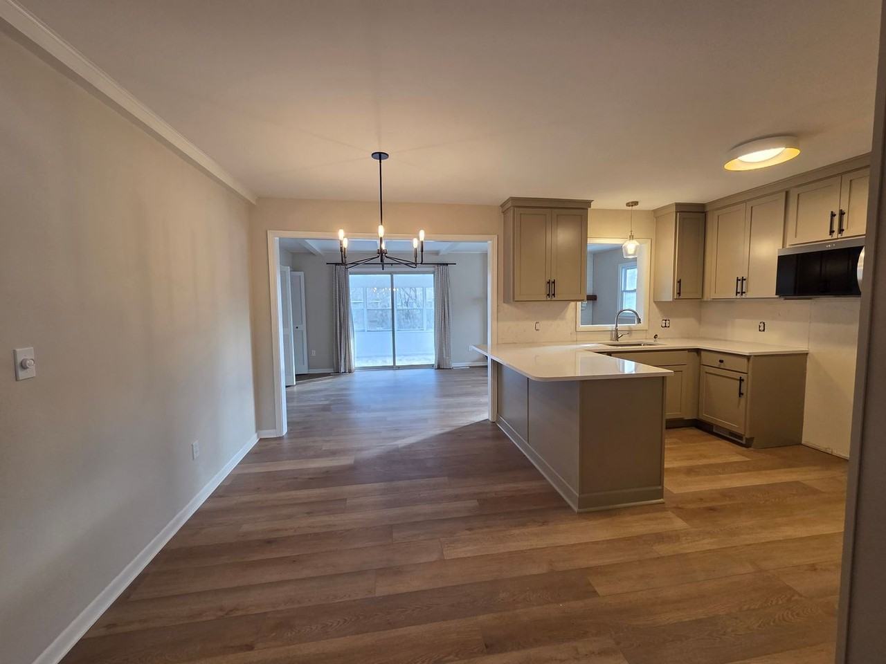 872 Orlando Ave Se - Photo 7 of 46