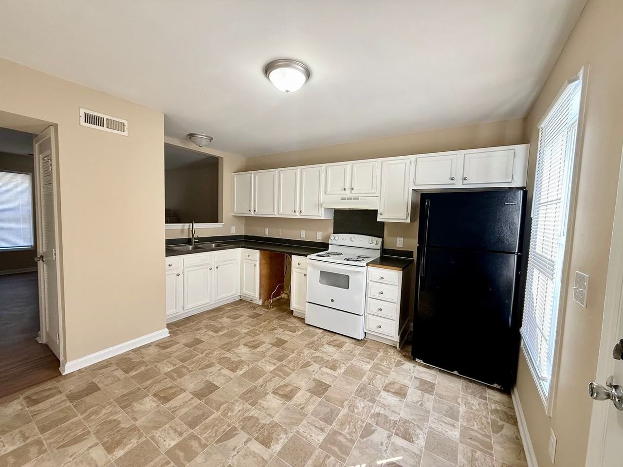 461 Allison St Nw - Photo 3 of 9