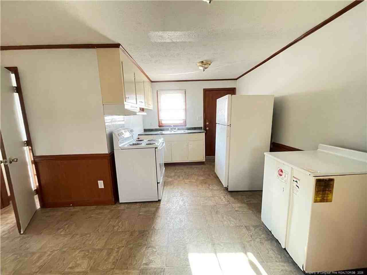 1725 Cumberland Dr - Photo 4 of 11