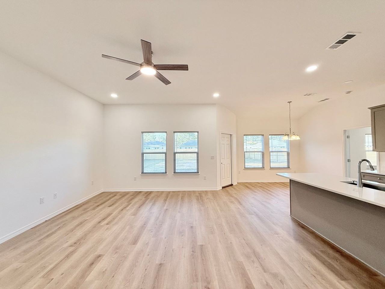 3320 Hudson Bnd - Photo 2 of 16