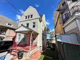 featured image of 82 Waring Pl