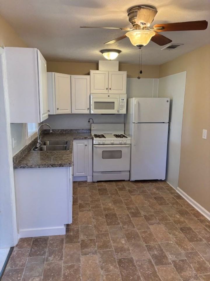 1516 Shepherd Dr - Photo 2 of 17