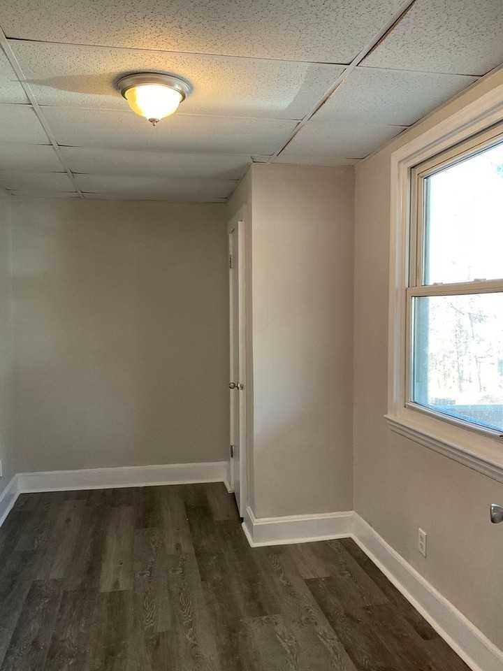 1907 Parkdale Ave - Photo 3 of 11