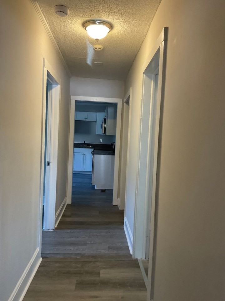 1907 Parkdale Ave - Photo 4 of 11