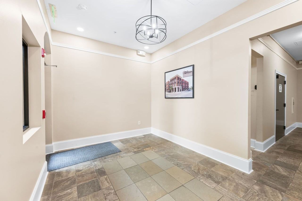 1015 Fatherland St #302 - Photo 7 of 50