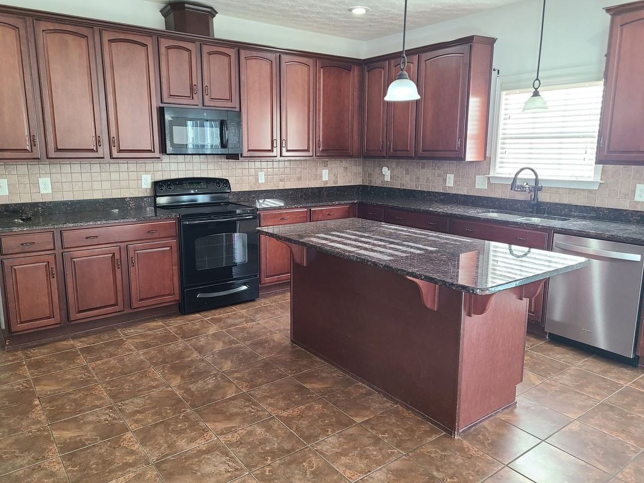 9586 English Ivy Ct - Photo 2 of 13