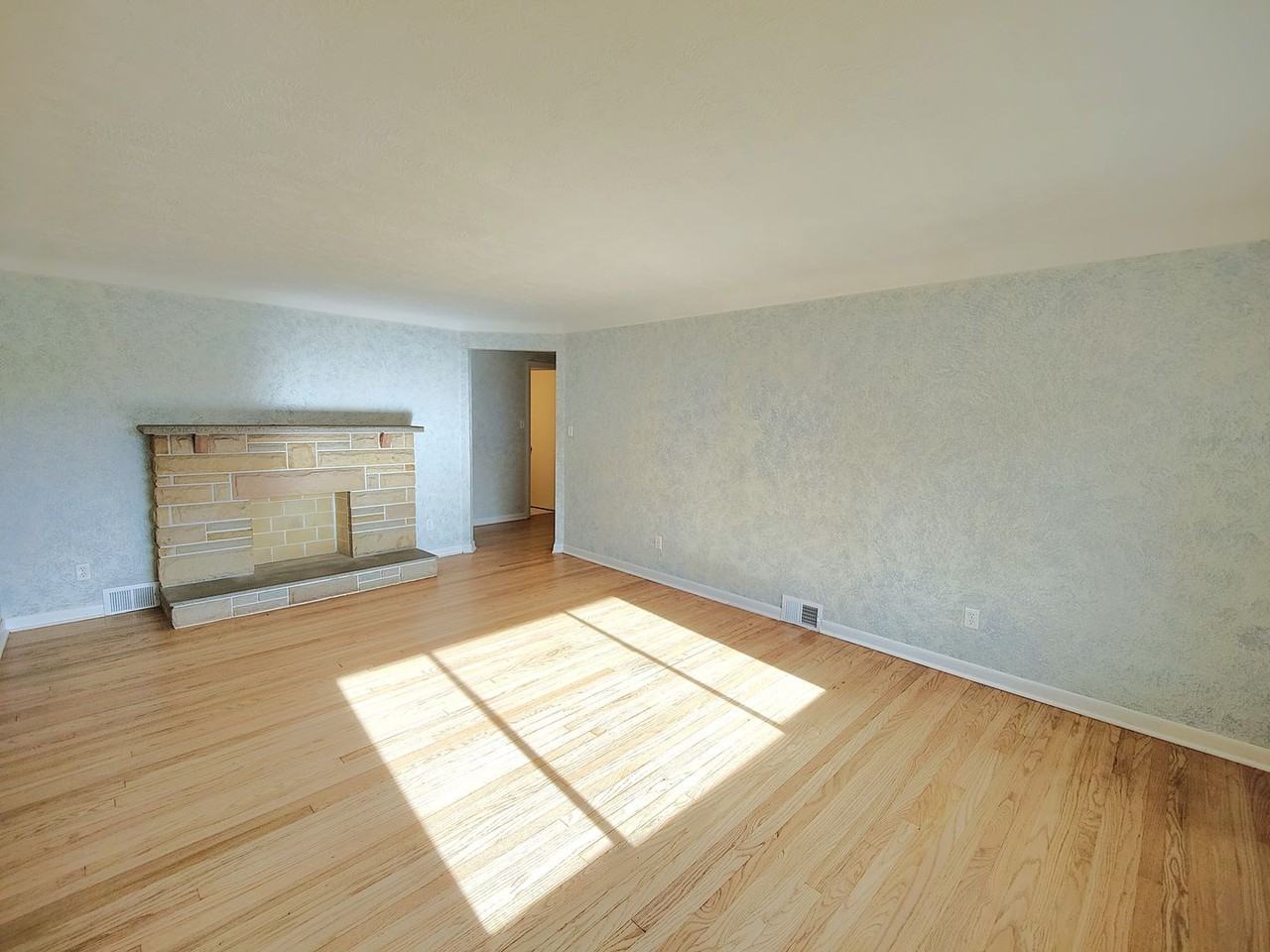 1193 Clover Circle Ct - Photo 3 of 37