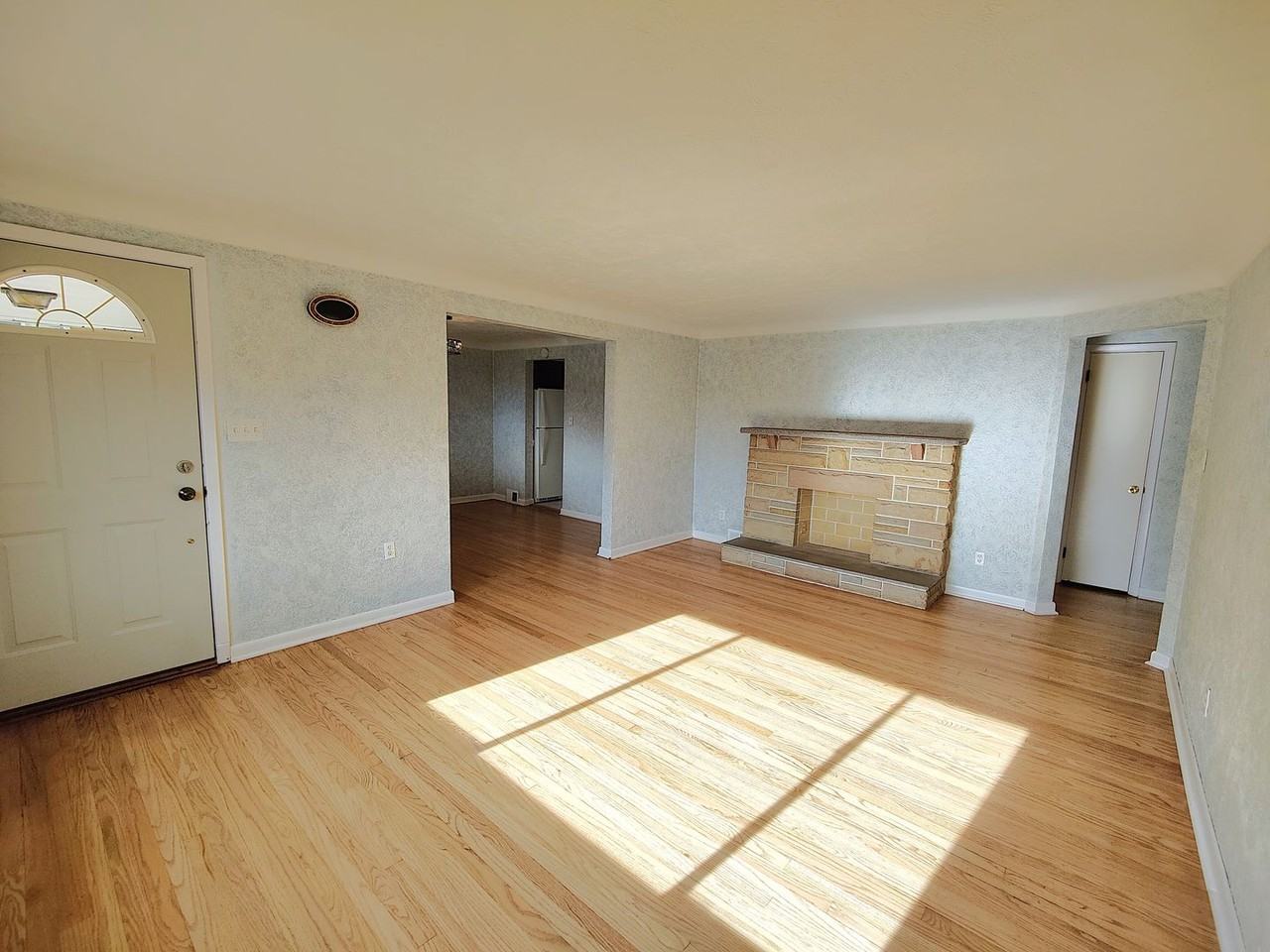 1193 Clover Circle Ct - Photo 4 of 37