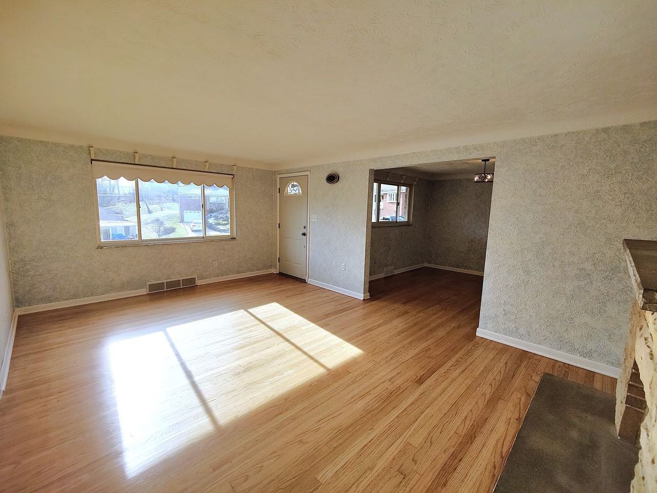 1193 Clover Circle Ct - Photo 5 of 37