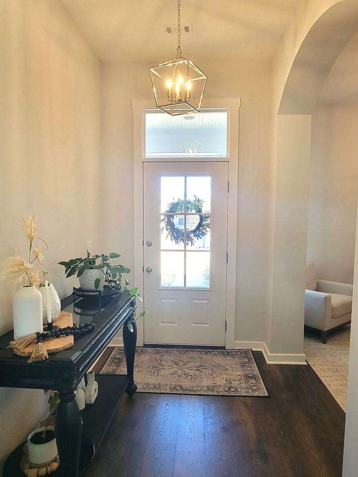 821 Hedgefield Way - Photo 3 of 33