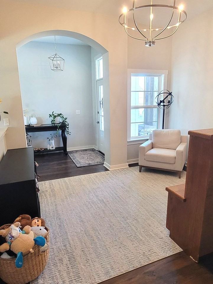 821 Hedgefield Way - Photo 4 of 33