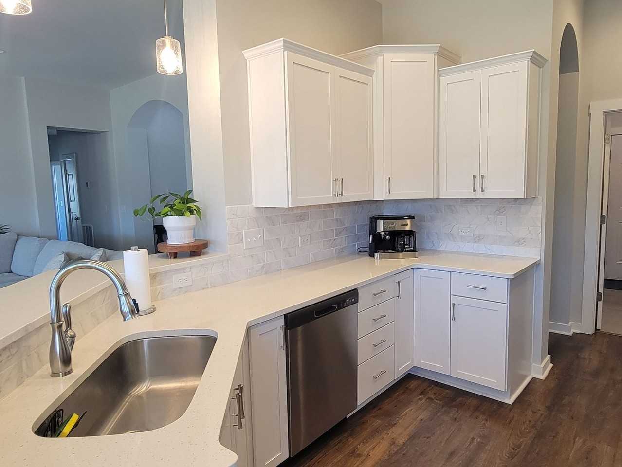 821 Hedgefield Way - Photo 7 of 33