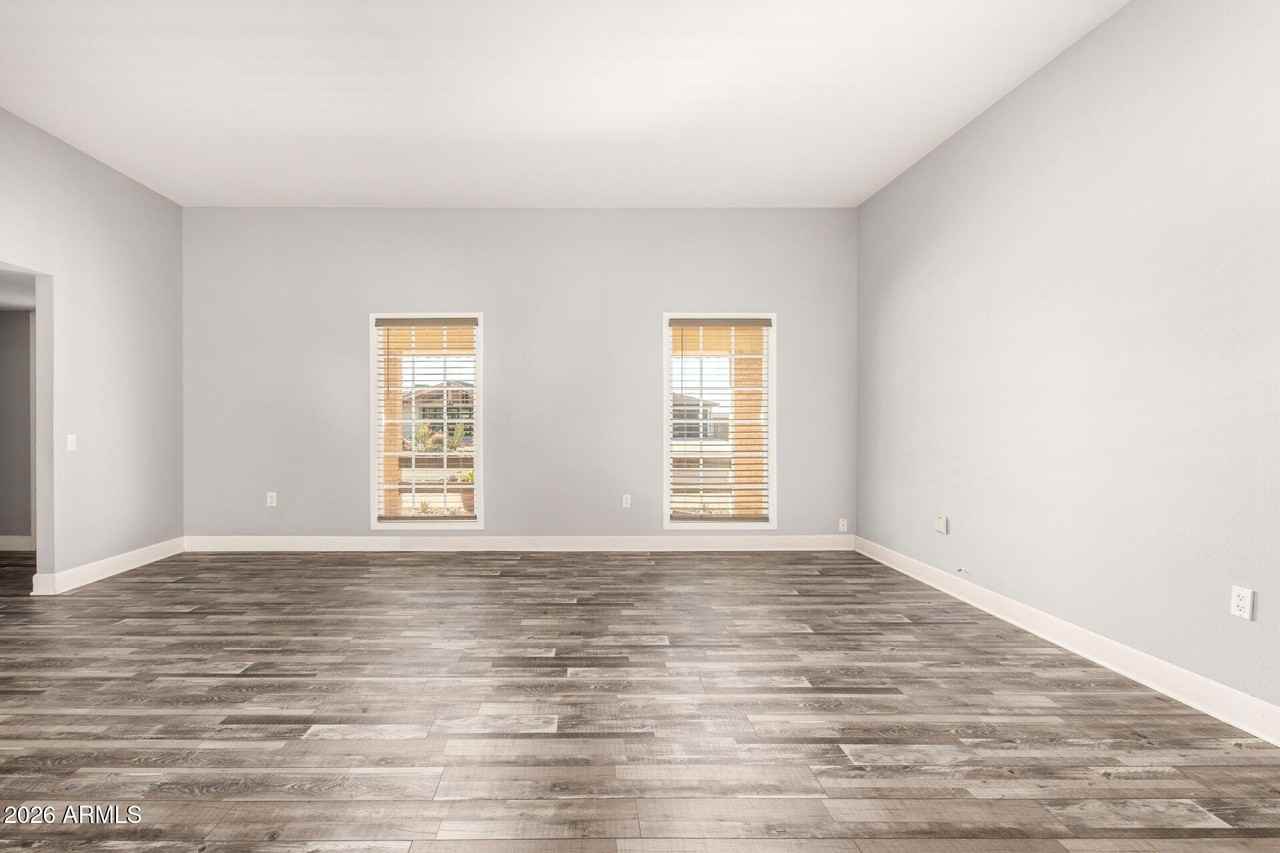 11118 W Mountain View Rd - Photo 7 of 34