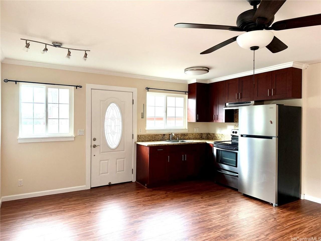 634 9th Ave Apt C - Photo 3 of 16