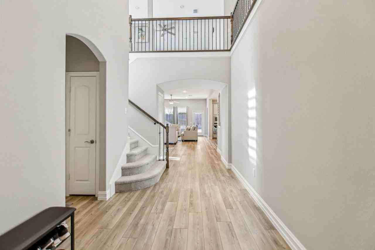 1512 Quentin Dr - Photo 2 of 33