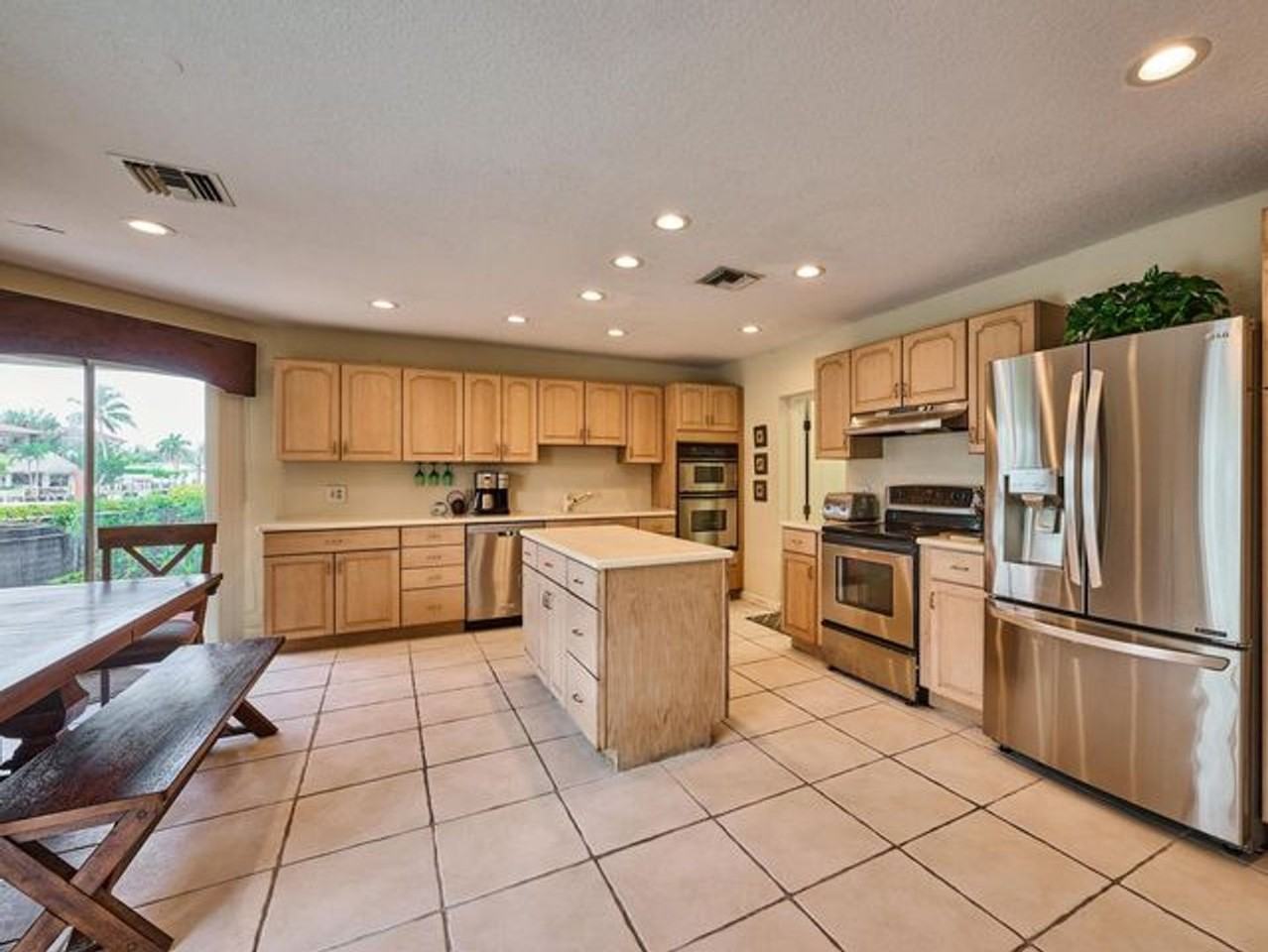 2810 Ne 48th Ct - Photo 2 of 16