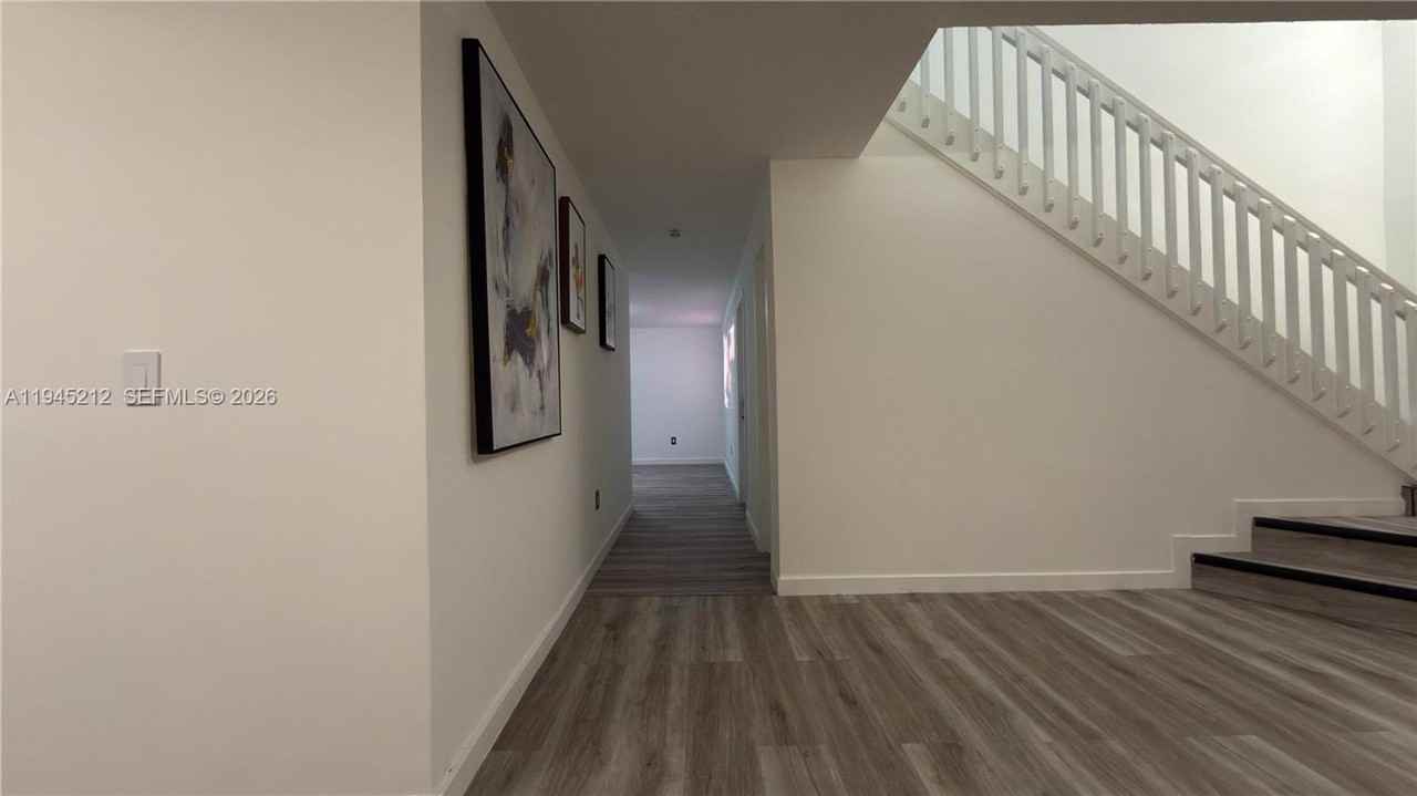 1001 Sw 98th Ave - Photo 4 of 22